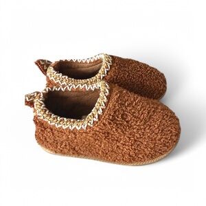 Cupcakes and Cashmere Kids Slippers Size 9 Brown Fuzzy Cozy House Shoes Soft